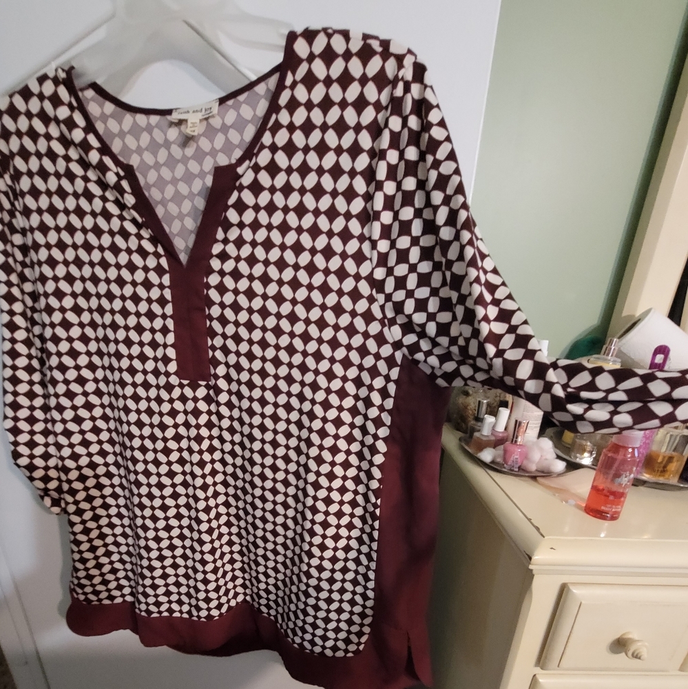 Super cute, 3X Ladies top for the office or weekend.
